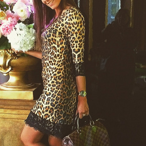 Красивое платье с леопардовым узором