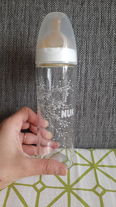 Бутылочка NUK, стекло со стильным дизайном