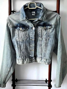 Укороченная джинсовая куртка Размер: XS/S.
