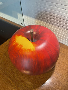 Декоративное яблоко диаметром 25см