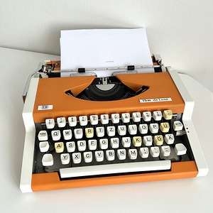 Редкая пишущая машинка unIS tbm de Luxe