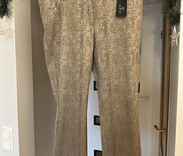 Женские брюки с расцветкой под питона. Размер 48-50.