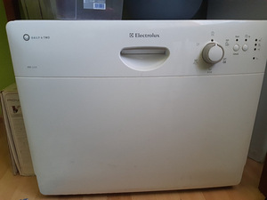 Настольная посудомоечная машина Electrolux ESF 2420.