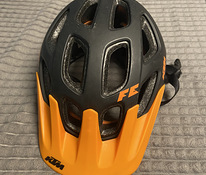 Велосипед KTM, шлем