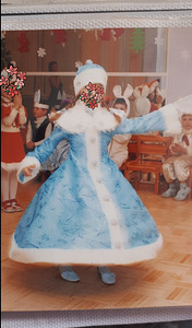 Üürile Snow Maideni kostüüm 5-7 a