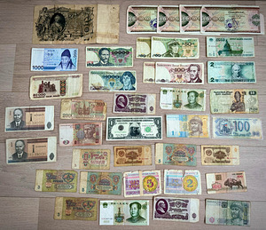 Большой набор бумажных денег, бумажные деньги, разные денежн