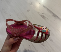 Продам сандали на девочку Crocs 26