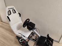 Белое раллийное кресло Playseat с держателем рычага переключения передач