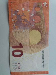 10 евро с номером 777767.