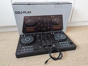 Pioneer DJ DDJ-FLX4 2-channel DJ controller / pult