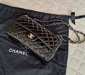 Chanel double flap patent black, M