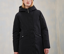 Продам черную женскую зимнюю куртку от компании Elvine. Моде