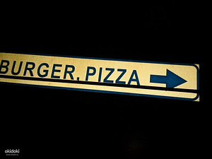 Дорожный знак указатель Burger Pizza
