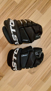 Хоккейные перчатки
