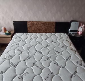 Кровать с матрасом 160×20