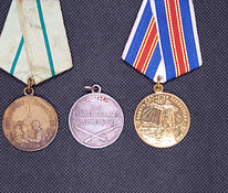 Медали за освобождение Ленинграда, за боевые заслуги,