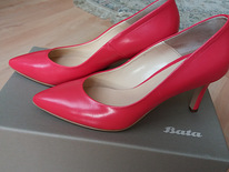 Новые, кожаные туфли ало-красного цвета бренда "Bata" № 37.