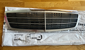 Решетка радиатора Mercedes-Benz W203, A2038800183