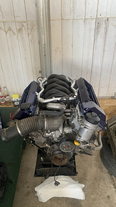 Двигатель BMW v8 m60b30 2шт