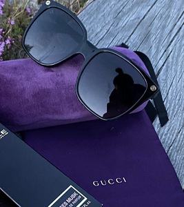 Оригинальные солнцезащитные очки Gucci.