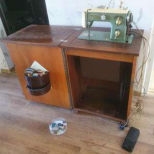 Швейная машинка VERITAS в рабочем состоянии (1950-е годы)