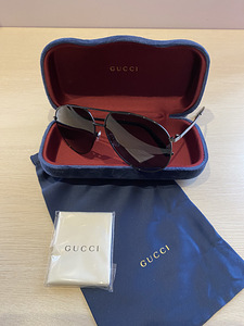 Солнечные очки Gucci GG0832S 001