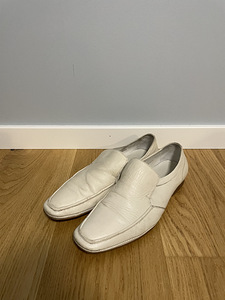 Мужские белые кожаные туфли 43 размера.