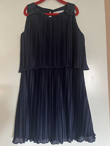 Праздничное плиссированное платье, размер 140
