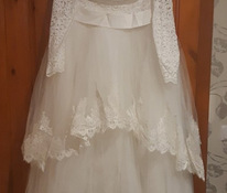 Красивое свадебное платье с кружевом и длинным рукавом (М-L)