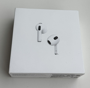 Apple AirPods 3 with Lightning Charging Case
