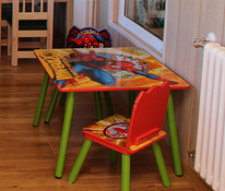 Детский стол и стулья