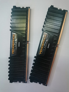 2x8GB 3000mhz DDR4 Corsair VENGEANCE LPX Mälu
