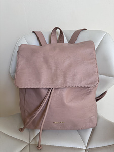 Розовый пудровый кожаный рюкзак Massimo Dutti