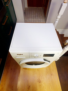 Продам стирально-сушильную машину Whirlpool.