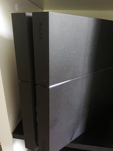 Продам PlayStation 4,fat 408 гб