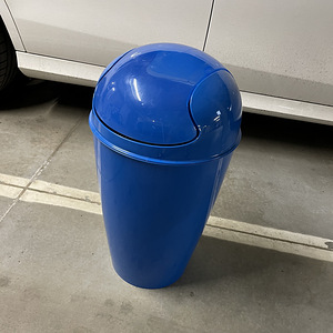 Suur plastikust ämber, sinine (1 foto / 1)