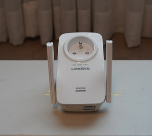 Linksys RE6700 AC1200 Amplify Cross-Band Wi-Fi Extender (1 foto / 2)