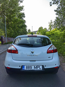 Аренда авто (3 фото из 4)