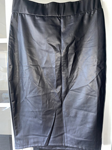 Красивая юбка карандаш под кожу)) размер М(38)