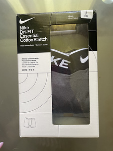 Nike aluspüksid suurus S (poistele) (3 foto / 3)