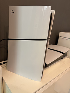 PlayStation 5 Slim с дисководом (1 фото из 3)