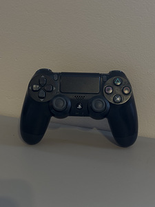 Playstation 4 Pro, mudel CUH-7216B, 1TB (3 foto / 3)