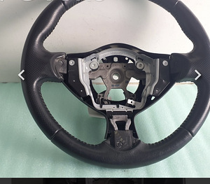 Nissan Juke Руль (4 фото из 4)