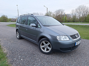 Volkswagen Touran (4 foto / 13)