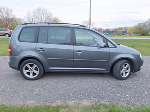Volkswagen Touran (6 foto / 13)