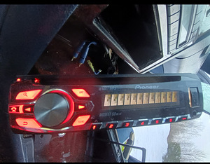 M:PIONEER DEH-6400BT bluetooth automakk (2 foto / 3)