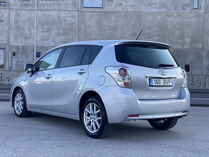 Toyota Verso 2011 a. (5 foto / 9)