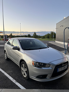 Mitsubishi Lancer 2.0 2010 (4 foto / 7)
