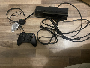 Xbox One 500 ГБ + Kinect (2 фото из 8)