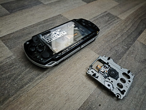 Playstation Portable PSP 2000 (1 foto / 8)